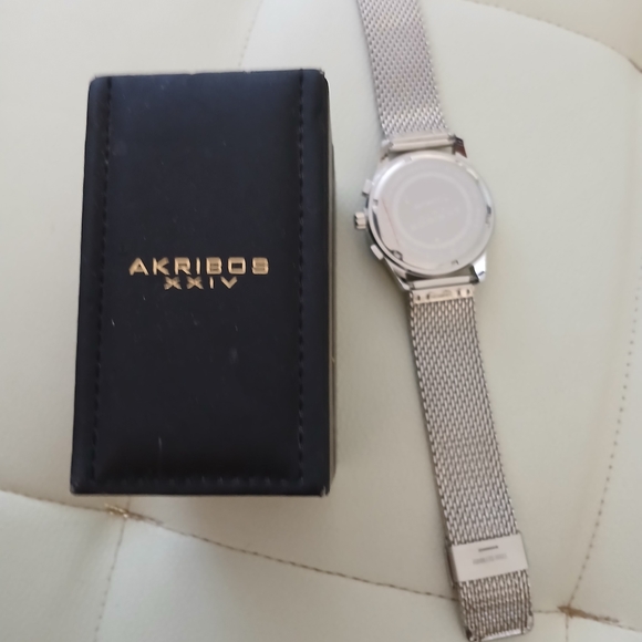 Akribos XXIV Silver and Black Men's Watch - Picture 5 of 6